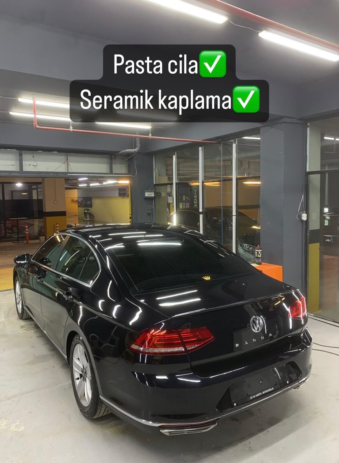 Araç üzerinde pasta cila ve boya düzeltme uygulaması